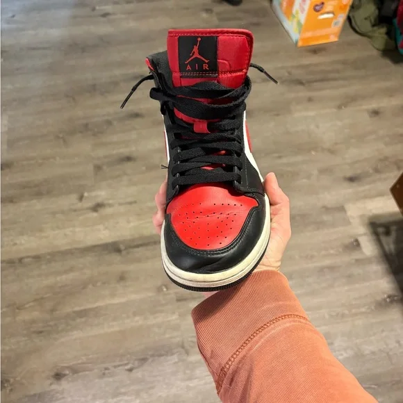 Men's Jordan 1 Mid - Picture 3 of 11